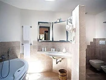 Отель Masseria Trulli E Vigne 4*
