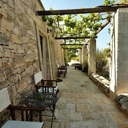Masseria Trulli E Vigne