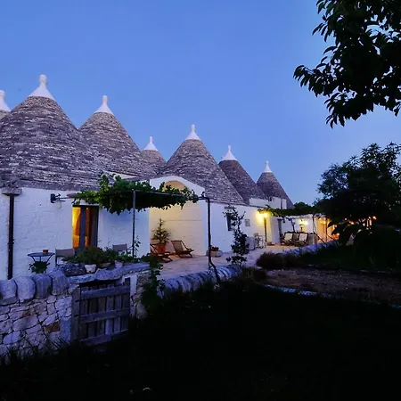 Hotel Masseria Trulli E Vigne 4*